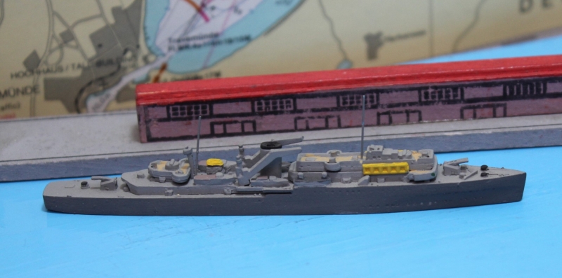 Supply vessel "W. Bauer" dark grey hull (1 p.) GER 1940 Delphin D 7